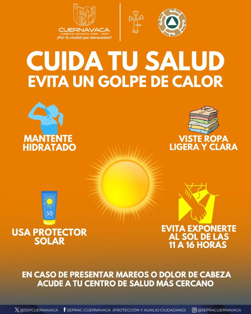 Personal de Protección Civil de Cuernavaca brindando recomendaciones de hidratación y cuidado solar a ciudadanos.