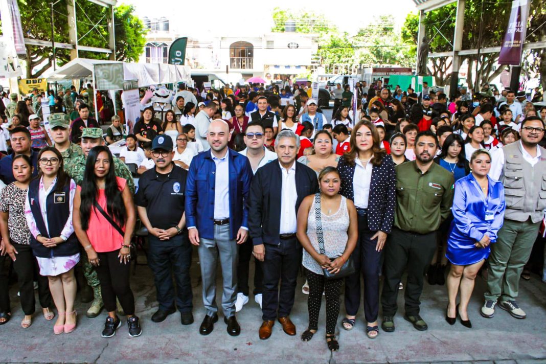 Autoridades de los tres órdenes de gobierno toman protesta al Comité de Paz de la colonia Lagunilla en Cuernavaca.