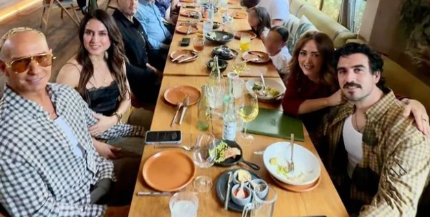 Andrea Legarreta junto a su novio Luis Carlos Origel y Erik Rubín con Geraldine Zárate en una comida familiar.