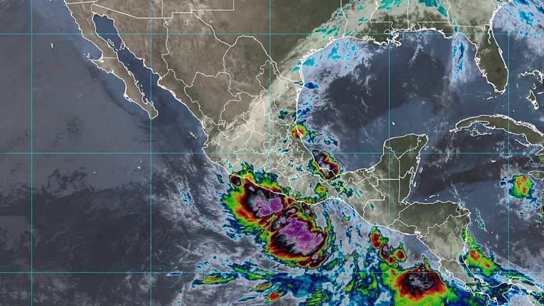 Satélite meteorológico muestra las enormes bandas nubosas del ciclón Boris acercándose a las costas del Pacífico mexicano.