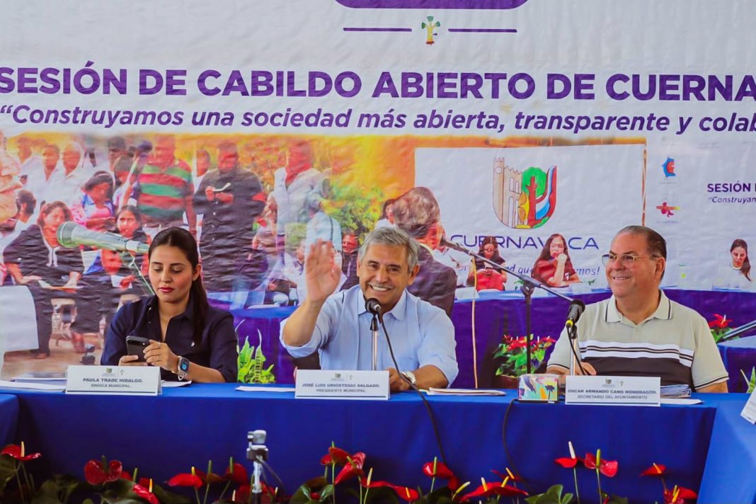 El alcalde José Luis Urióstegui encabezó la sesión de Cabildo Abierto en Amatitlán para brindar atención directa a las peticiones de la ciudadanía.