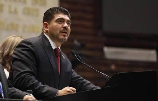 Fotografía del diputado federal Zenyazen Escobar García durante un evento político.