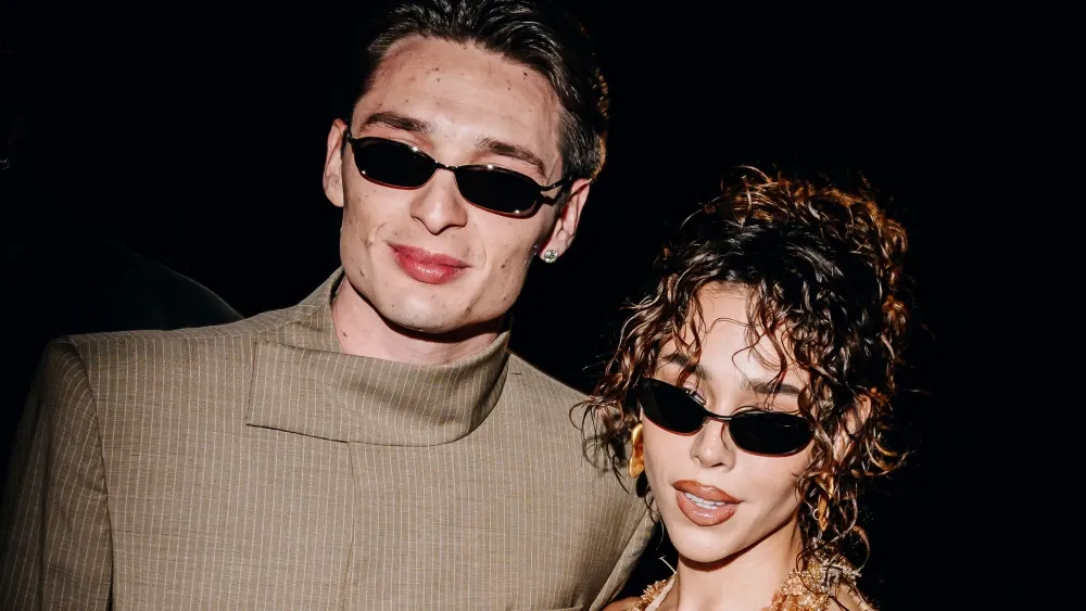 Peso Pluma y Danna Paola acapararon las miradas en la New York Fashion Week al posar juntos